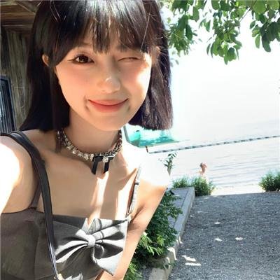 小泳者海报